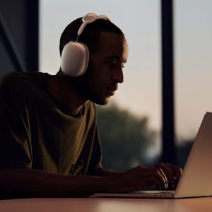 Bose QuietComfort Ultra vs Airpods Max vs Momentum 4 vs Beats Studio Pro comparatif