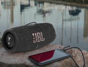 JBL Charge 5 vs Marshall Emberton II différence