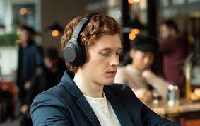 Sony WH-1000XM4 vs ULT Wear différence